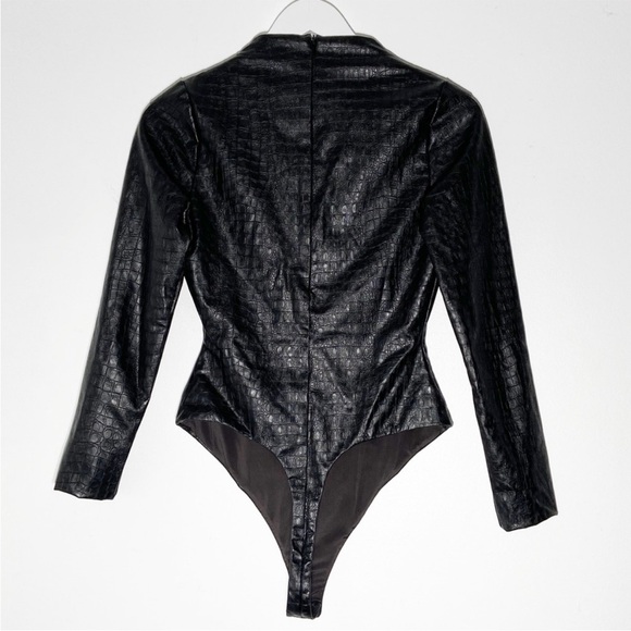 NWOT NAKED WARDROBE Croc Embossed Faux Leather Bodysuit in Black Size M - Picture 10 of 15